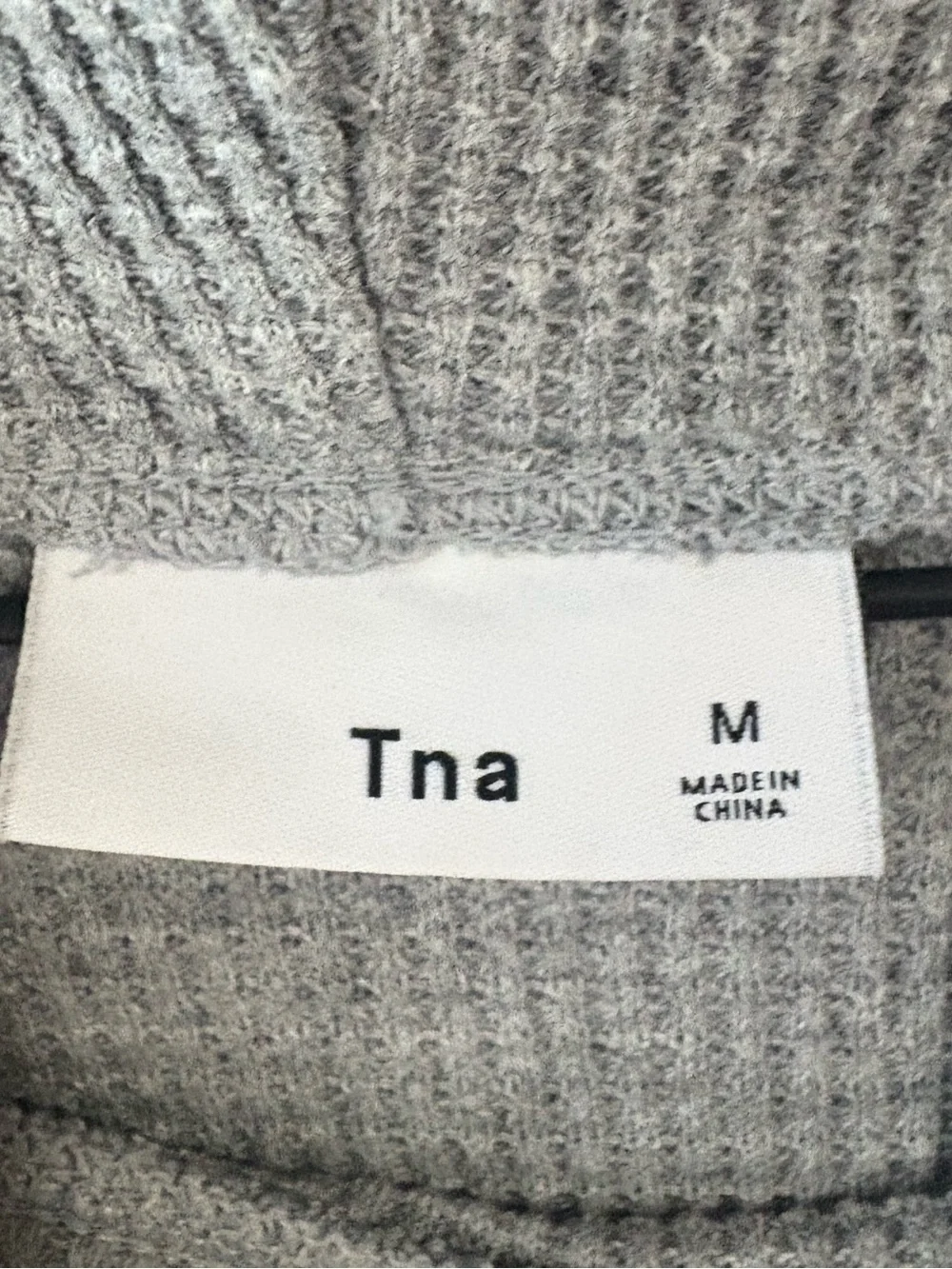 TNA by Aritzia Gray Waffle Knit Cowl Neck Long Sleeve Top Size Medium - Picture 4 of 9